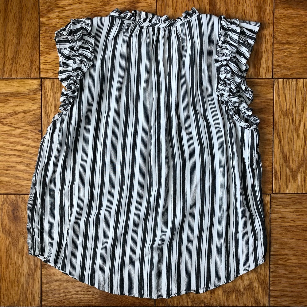 NWOT Loft Ruffle Shoulder V-neck Keyhole Blouse - Picture 2 of 5